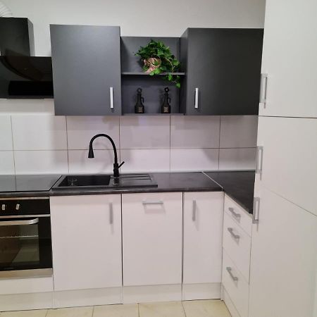Apartman Vinyl - Self Chek-In Osijek Ngoại thất bức ảnh