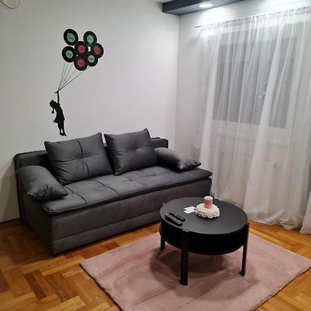 Apartman Vinyl - Self Chek-In Osijek Ngoại thất bức ảnh