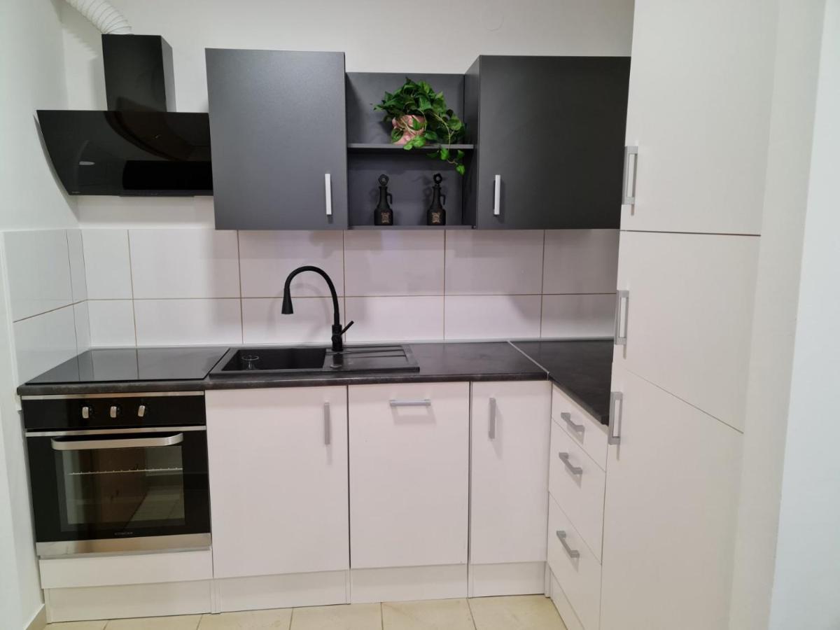 Apartman Vinyl - Self Chek-In Osijek Ngoại thất bức ảnh