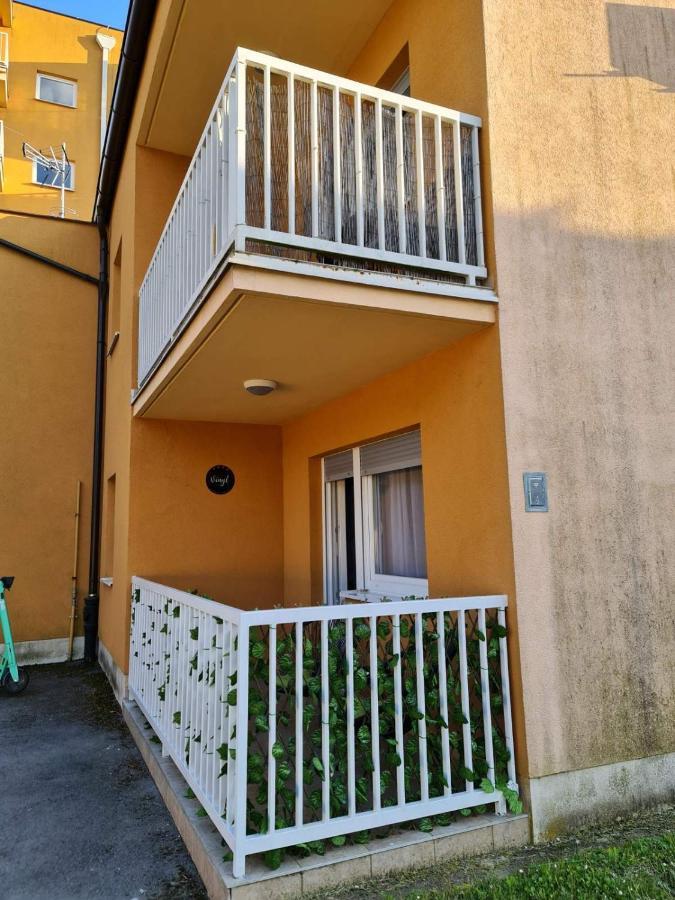 Apartman Vinyl - Self Chek-In Osijek Ngoại thất bức ảnh